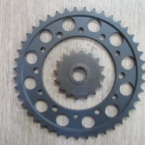 Ajánlat Pignon et couronne Yamaha FZ 750 Genesis 1987-1990