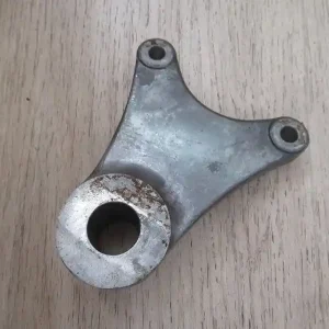 Végkiárusítás Support d‘étrier de frein arrière Suzuki 1200 Bandit 1996-2000